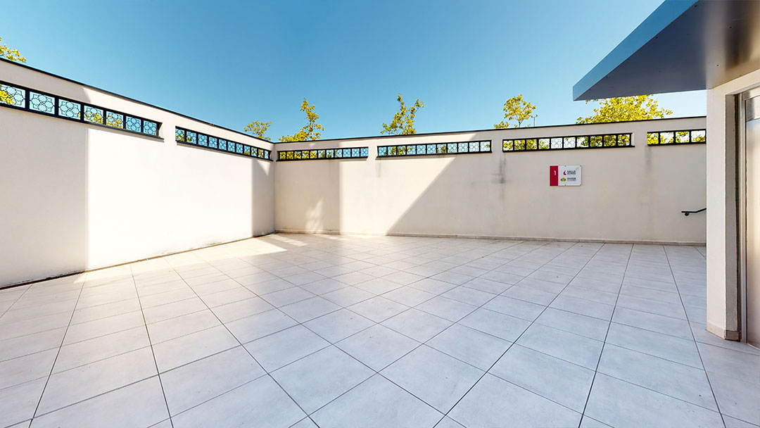 La cour de l'entre Omar